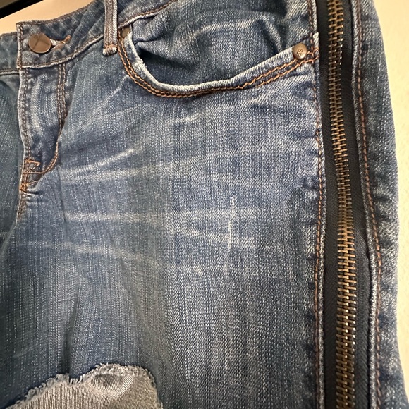 Standard & Practices Jean Short with side Zippers (size 29) - Picture 6 of 6